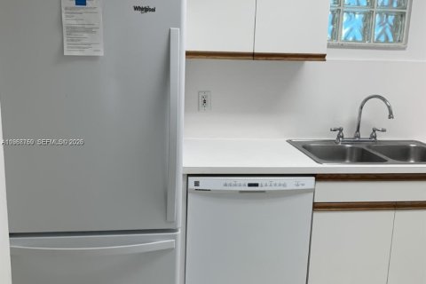Снять в аренду кондоминиум в Серфсайд, Флорида 1 спальня, 74.32м2, № 2154919 - фото 5
