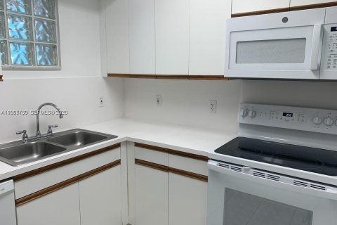 Снять в аренду кондоминиум в Серфсайд, Флорида 1 спальня, 74.32м2, № 2154919 - фото 10