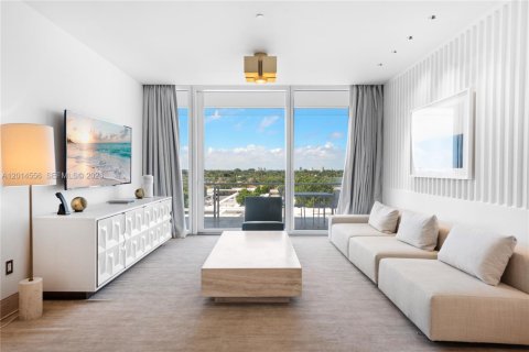 Condo in Surfside, Florida, 1 bedroom  № 2241102