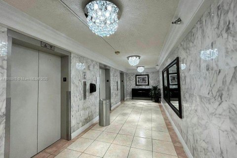 Condo in Sunny Isles Beach, Florida  № 1770683 - photo 14