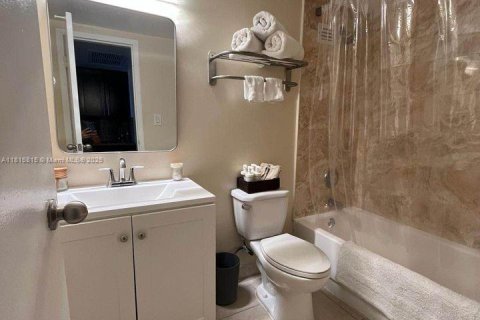 Condo in Sunny Isles Beach, Florida  № 1770683 - photo 8