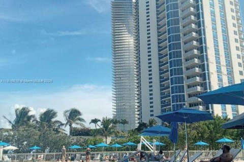 Condo in Sunny Isles Beach, Florida  № 1770683 - photo 13