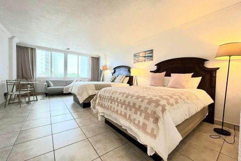 Condo in Sunny Isles Beach, Florida  № 1770683 - photo 6