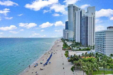 Condo in Sunny Isles Beach, Florida  № 1770683 - photo 2