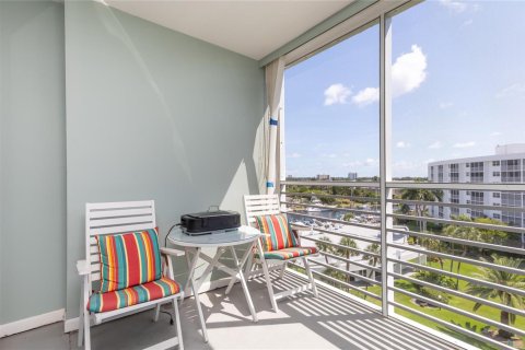 Condo in Pompano Beach, Florida, 1 bedroom  № 2085728 - photo 20