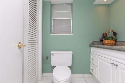 Condo in Pompano Beach, Florida, 1 bedroom  № 2085728 - photo 28