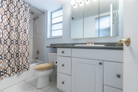 Condo in Pompano Beach, Florida, 1 bedroom  № 2085728 - photo 25