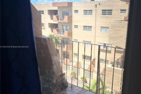 Купить кондоминиум в Хайалиа, Флорида 2 спальни, 89.19м2, № 2035213 - фото 4