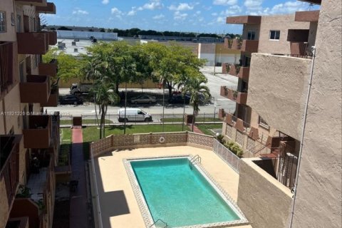 Купить кондоминиум в Хайалиа, Флорида 2 спальни, 89.19м2, № 2035213 - фото 2