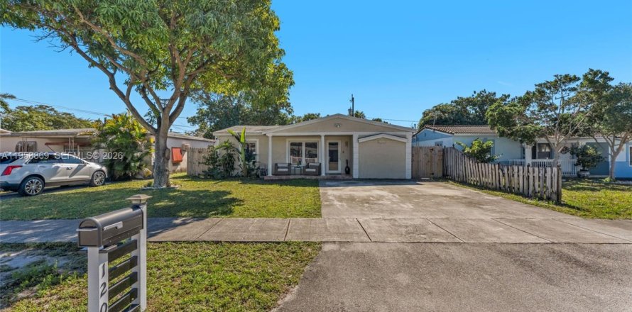 Дом в Окленд-Парк, Флорида 3 спальни, 146.04м2 № 2024237