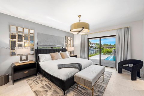 House in Coral Gables, Florida 4 bedrooms, 234.49 sq.m. № 2019774 - photo 11