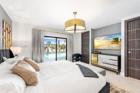 House in Coral Gables, Florida 4 bedrooms, 234.49 sq.m. № 2019774 - photo 12