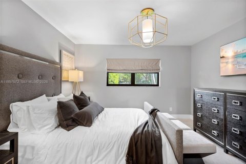 House in Coral Gables, Florida 4 bedrooms, 234.49 sq.m. № 2019774 - photo 20