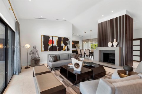 House in Coral Gables, Florida 4 bedrooms, 234.49 sq.m. № 2019774 - photo 9