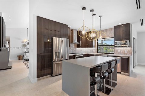 House in Coral Gables, Florida 4 bedrooms, 234.49 sq.m. № 2019774 - photo 7