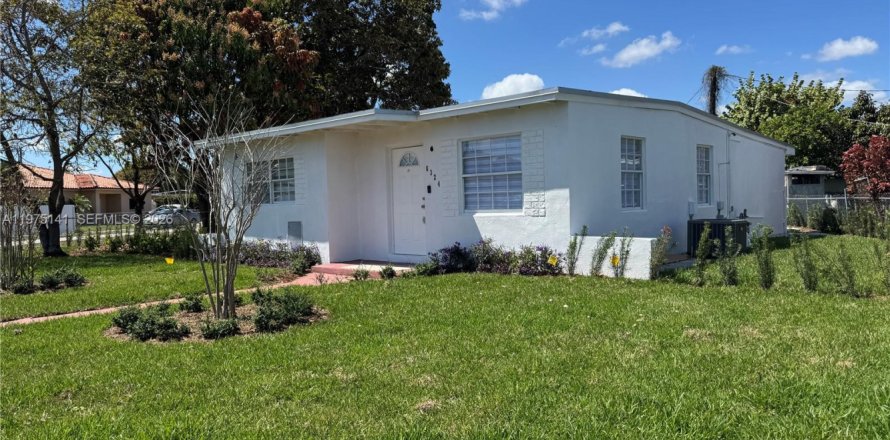 Casa en Hialeah, Florida 4 dormitorios, 121.42 m2 № 2046571
