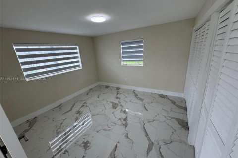 Casa en venta en Hialeah, Florida, 4 dormitorios, 121.42 m2 № 2046571 - foto 8