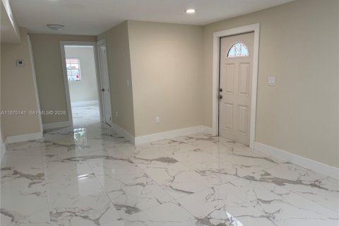 Casa en venta en Hialeah, Florida, 4 dormitorios, 121.42 m2 № 2046571 - foto 6