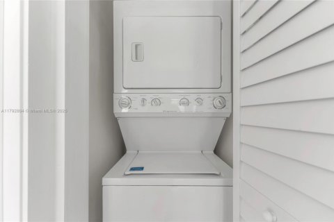 Villa ou maison à vendre à Miami, Floride: 3 chambres, 132.66 m2 № 1768355 - photo 18