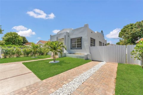 Villa ou maison à vendre à Miami, Floride: 3 chambres, 132.66 m2 № 1768355 - photo 2