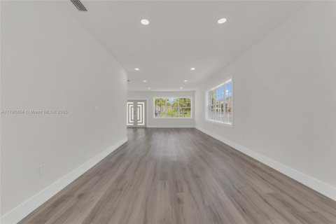 Villa ou maison à vendre à Miami, Floride: 3 chambres, 132.66 m2 № 1768355 - photo 7