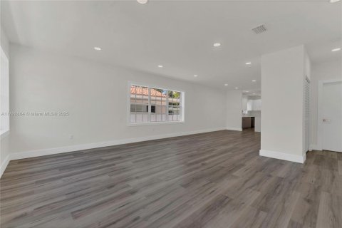 Villa ou maison à vendre à Miami, Floride: 3 chambres, 132.66 m2 № 1768355 - photo 3