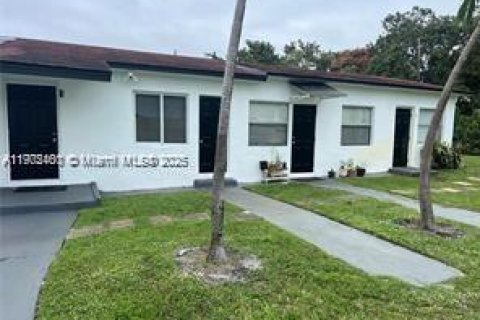 House in North Miami, Florida 1 bedroom, 175.4 sq.m. № 1953868 - photo 1