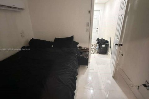 House in North Miami, Florida 1 bedroom, 175.4 sq.m. № 1953868 - photo 3
