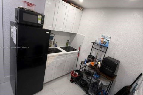 House in North Miami, Florida 1 bedroom, 175.4 sq.m. № 1953868 - photo 5