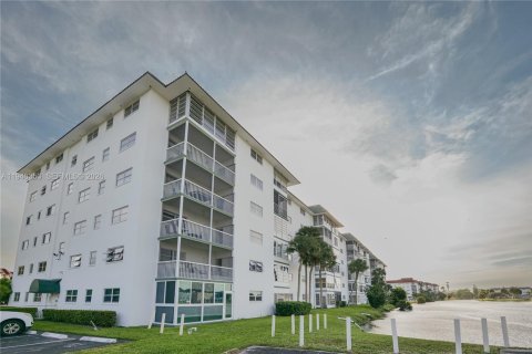 Condominio en venta en Lauderhill, Florida, 1 dormitorio, 86.21 m2 № 2002615 - foto 26
