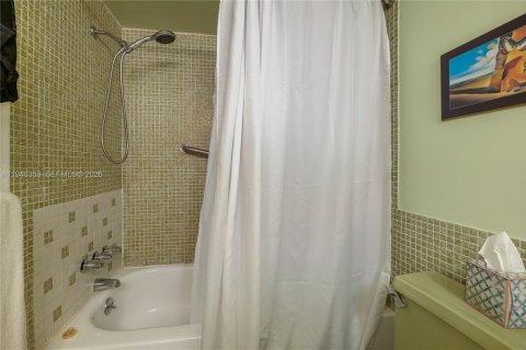 Condominio en venta en Lauderhill, Florida, 1 dormitorio, 86.21 m2 № 2002615 - foto 17