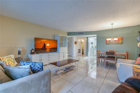 Condominio en venta en Lauderhill, Florida, 1 dormitorio, 86.21 m2 № 2002615 - foto 4