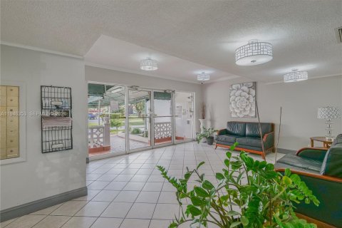Condominio en venta en Lauderhill, Florida, 1 dormitorio, 86.21 m2 № 2002615 - foto 21
