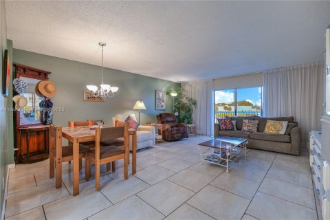 Condominio en venta en Lauderhill, Florida, 1 dormitorio, 86.21 m2 № 2002615 - foto 6
