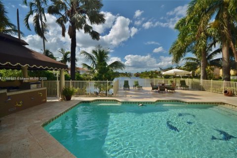 House in Miami Lakes, Florida 5 bedrooms, 331.57 sq.m. № 1862957 - photo 21