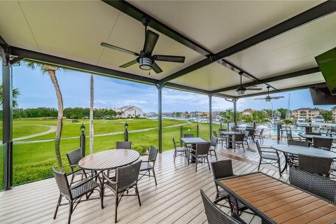 Condo in Gulfport, Florida, 2 bedrooms  № 2115982 - photo 30
