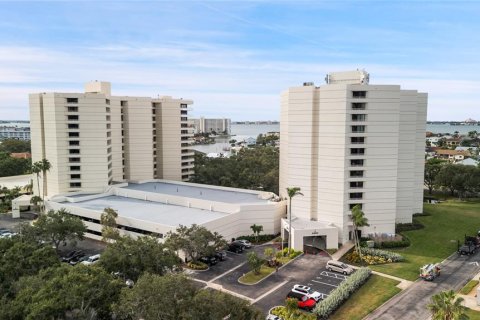 Condo in Gulfport, Florida, 2 bedrooms  № 2115982 - photo 19