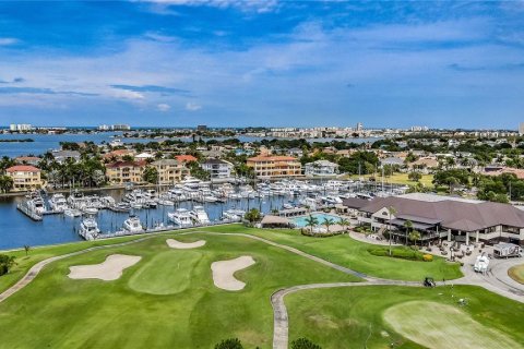 Condo in Gulfport, Florida, 2 bedrooms  № 2115982 - photo 28
