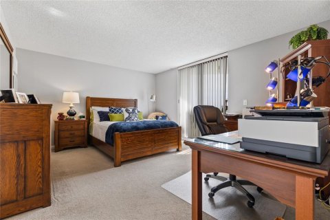 Condo in Gulfport, Florida, 2 bedrooms  № 2115982 - photo 7