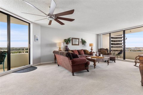 Condo in Gulfport, Florida, 2 bedrooms  № 2115982 - photo 10