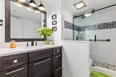Condo in Gulfport, Florida, 2 bedrooms  № 2115982 - photo 6