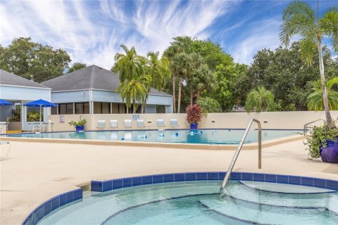 Condo in Gulfport, Florida, 2 bedrooms  № 2115982 - photo 26