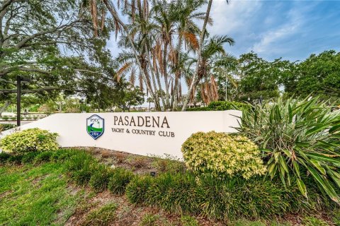 Condo in Gulfport, Florida, 2 bedrooms  № 2115982 - photo 27