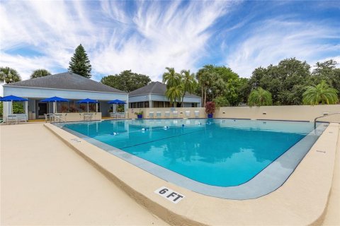 Condo in Gulfport, Florida, 2 bedrooms  № 2115982 - photo 25