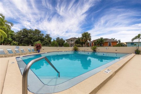 Condo in Gulfport, Florida, 2 bedrooms  № 2115982 - photo 24