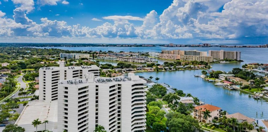 Condo in Gulfport, Florida, 2 bedrooms  № 2115982