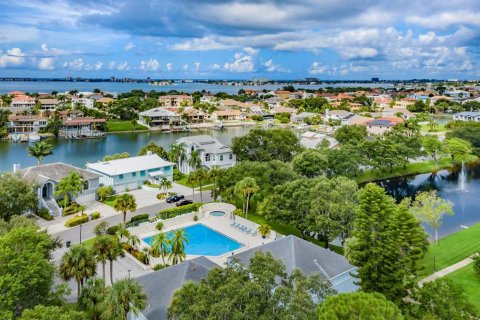 Condo in Gulfport, Florida, 2 bedrooms  № 2115982 - photo 23