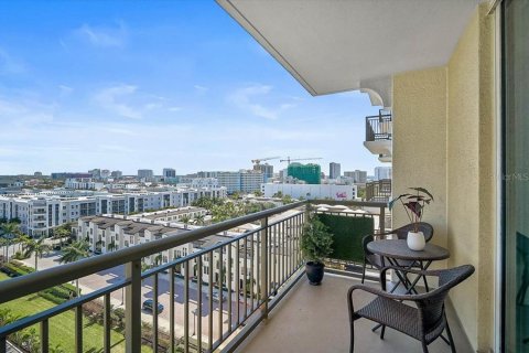 Condo in Sarasota, Florida, 2 bedrooms № 2106445 - photo 2
