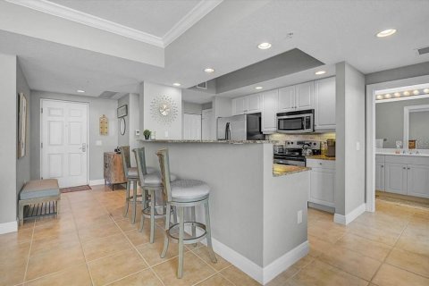 Condo in Sarasota, Florida, 2 bedrooms № 2106445 - photo 9
