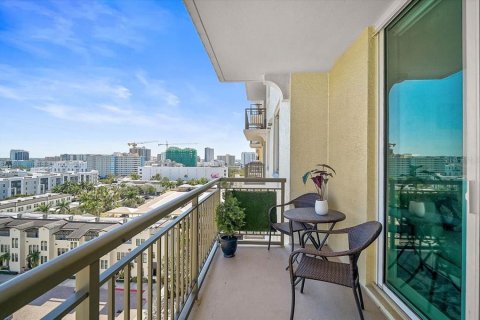 Condo in Sarasota, Florida, 2 bedrooms № 2106445 - photo 3